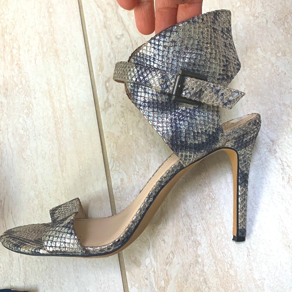 Vince Camuto Tarma silver snake print heels (9.5)